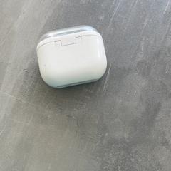 Estuche de airpods, ha sido reportado por RRReis Arriva Achterhoek-Rivierenland con iLost