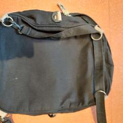 Bolsa noir et beige, segundo informou TCL usando iLost