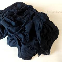 Kleding - Sjaal zwart, ha sido reportado por Centraal magazijn con iLost
