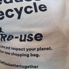 Saco, como reportado por RÍO Shopping - Valladolid utilizando o iLost