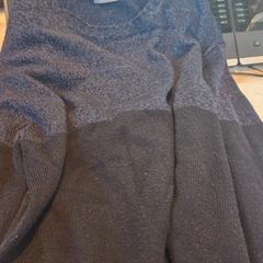 Pullover zwart en blauw, gemeldet von Haven Hotel Rotterdam über iLost