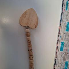 Schnuller avec attache en bois, gemeldet von ilévia über iLost