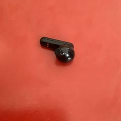 Draadloze oortelefoons Schwarze, zoals gemeld door MEININGER Hotel Berlin Alexanderplatz met iLost