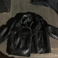 Jasje Zwart jack, ha sido reportado por De Heeren van Aemstel con iLost