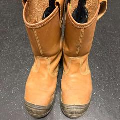 Chaussure, a été signalé par Ramada by Wyndham Amsterdam Airport Schiphol utilisant iLost