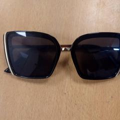 Gafas de sol, segundo informou Inntel Hotels Amsterdam Centre usando iLost