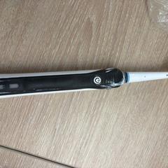 Escova de dentes, como reportado por DoubleTree by Hilton Rotterdam Centre utilizando o iLost