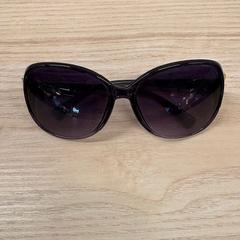 نظارات شمسية، كما تم الإبلاغ عنه بواسطة IKEA Liège عبر iLost