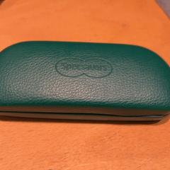 Estuche para gafas con gafas Groen zwart goud, ha sido reportado por Pathé Ede con iLost