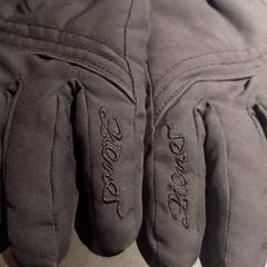 Gants, a été signalé par TivoliVredenburg utilisant iLost