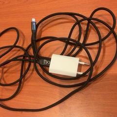 Adapter Zwarte kabel en wit kastje., gemeldet von Hotel Theater FIGI über iLost