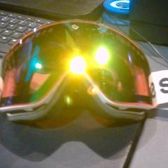 Skibril sinner, amint azt SnowWorld Landgraaf az iLost segítségével jelentette.