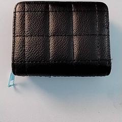 Portafoglio - Kana Ngounou, come riportato da Centraal magazijn utilizzando iLost