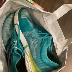 Sneaker Adidas, zgłoszono przez MEININGER Hotel Dresden Zentrum przy użyciu iLost