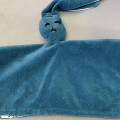 Souris & Doudou Doudou Lapin Bleu, a été signalé par IKEA Nantes utilisant iLost