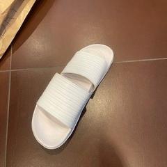 Sandalias sliper, ha sido reportado por WestCord Hotel Eindhoven con iLost