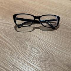 돋보기 안경 White and black, iLost를 사용하여 Van der Valk Hotel Eindhoven - Best에 보고됨