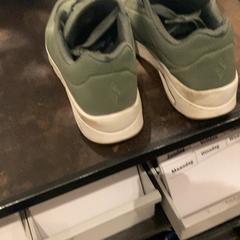 Männer schuhe Green, gemeldet von Van der Valk Hotel Heerlen über iLost