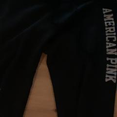 Pantalons & Des chaussures Black jogging pants & Black Shoes, a été signalé par MEININGER Hotel Köln West utilisant iLost