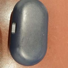 Airpods fodral bleu marine, rapporterat av TCL med iLost