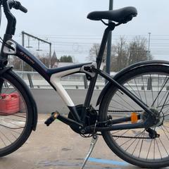 İLost kullanarak Fietsdepot Diepenbeek tarafından bildirildiği gibi Bisiklet BTwin Wit donkerblauw