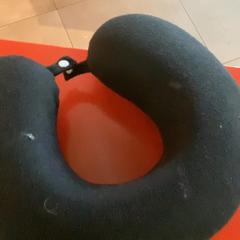 Coixí cervical Black, segons ha informat MEININGER Hotel Heidelberg Hauptbahnhof mitjançant iLost