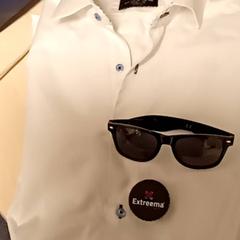 Sluneční brýle & Halenky, jak nahlášeno Mövenpick Hotel Amsterdam City Centre pomocí iLost