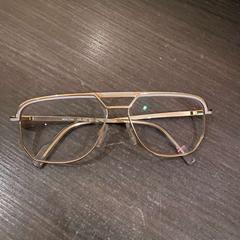 Szemüveg, amint azt Hotel Apeldoorn az iLost segítségével jelentette.