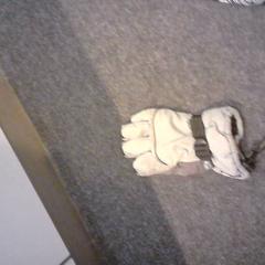 Rukavice wit, ako bolo nahlásené SnowWorld Landgraaf pomocou iLost