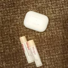 Wireless earphones & Lipstick, as reported by Van der Valk Hotel Apeldoorn - De Cantharel using iLost