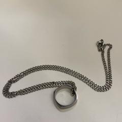 Collier & Bague 指輪, a été signalé par IKEA鶴浜 utilisant iLost