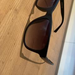 Gafas de sol, ha sido reportado por Pathé Arnhem con iLost