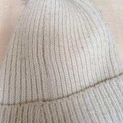 Beanie beige, como reportado por IKEA Strasbourg utilizando o iLost