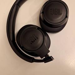 Headphones, as reported by HvA Amstelcampus using iLost