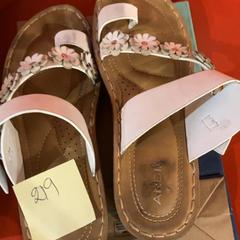 Sandal, as reported by MEININGER Hotel Bordeaux Gare Saint-Jean using iLost