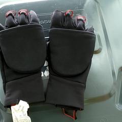 Oblečenie - handschoenen, ako bolo nahlásené Regio West-Vlaanderen pomocou iLost