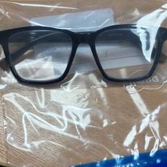 Lentes, segundo informou Sheraton Brussels Airport Hotel usando iLost