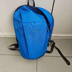 Saco blauw Quecha, como reportado por Regio Antwerpen - Brussel utilizando o iLost