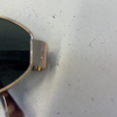 Gafas de sol, ha sido reportado por Liquicity Festival con iLost