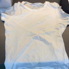 T-shirt White, como reportado por MEININGER Hotel Bremen Hauptbahnhof utilizando o iLost