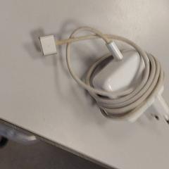 Adaptér, ako bolo nahlásené Vrije Universiteit Amsterdam pomocou iLost