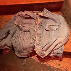 Jacket Denim blue, ako bolo nahlásené Club Nyx/Exit Café pomocou iLost