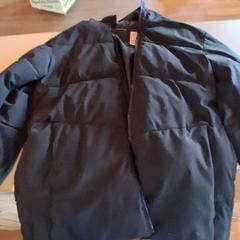 Casaco Zwarte jack & Jones jas, como reportado por Familiepark Drievliet utilizando o iLost