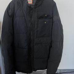 Jacket, segons s'ha informat a iLost