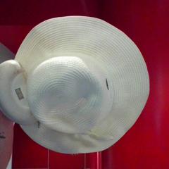 Hat & Glasses white, as reported by MEININGER Hotel Roma Termini using iLost