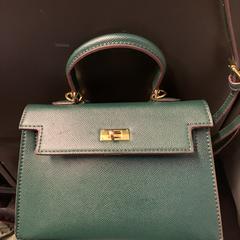 Groen damestasje, amint azt az iLostnak jelentették.