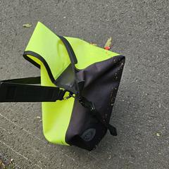 Rugzak/fietstas geel, som rapporterats till iLost