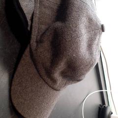 Boné Hatland grijs, como reportado por Qbuzz servicepunt  Emmen utilizando o iLost