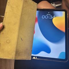 Tablet Apple amarilla, come riportato a iLost