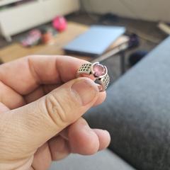 zilveren ring met roze st3en an iLost gemeldet